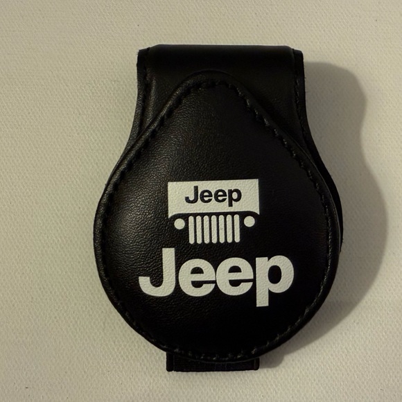 Jeep Sunglass Holder for Car with Logo in Black Leather NWT - Picture 1 of 10